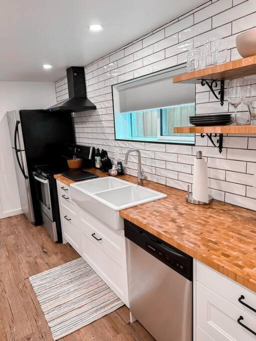 Apartment The Victoria In Elora- King Bed *